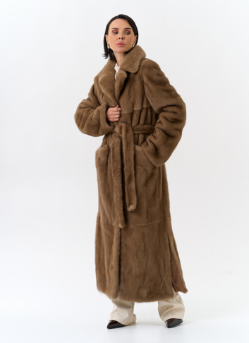 Длинная шуба из меха норки с английским воротником