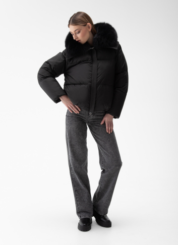 Женский пуховик с отделкой из меха песца