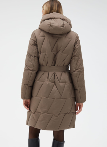 Женский пуховик с поясом