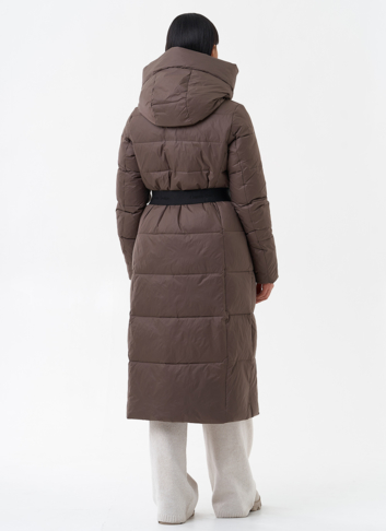 Длинный пуховик бежевого цвета