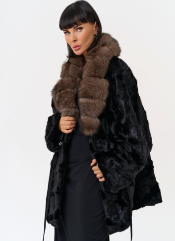 Женская шуба из меха норки  воротником из меха песца