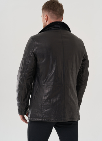 Мужская куртка из натуральной кожи черного цвета 