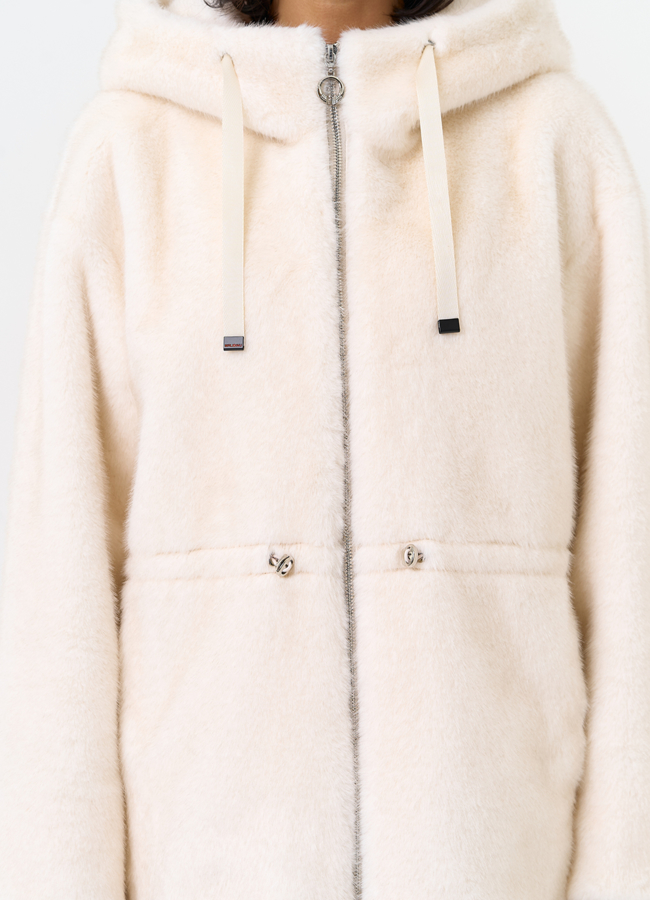 Женская светлая куртка из эко меха с капюшоном модель № 31231 универмаг малина