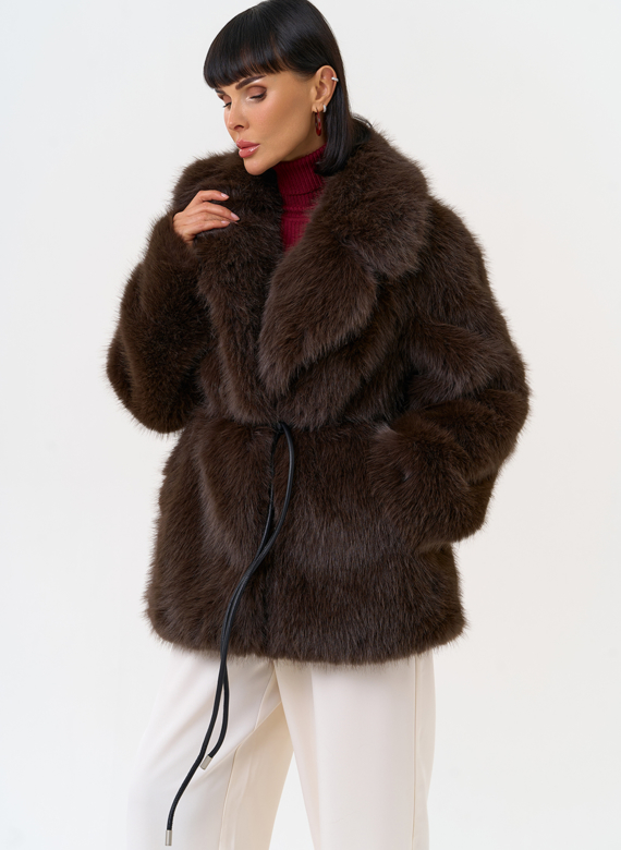 Женская шуба из эко меха с английским воротником