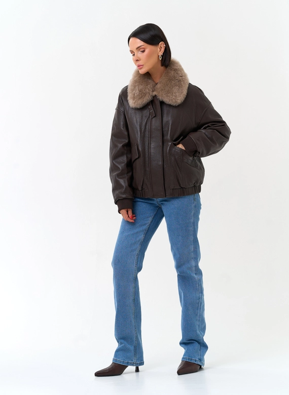 Укороченный пуховик из натуральной кожи  фото