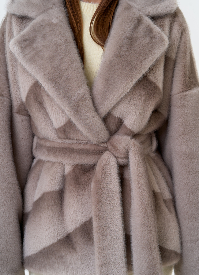 Женская шуба из эко меха с английским воротником  модель № 31225 универмаг малина