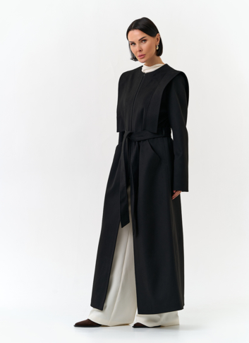 Женское длинное пальто с акцентными плечами