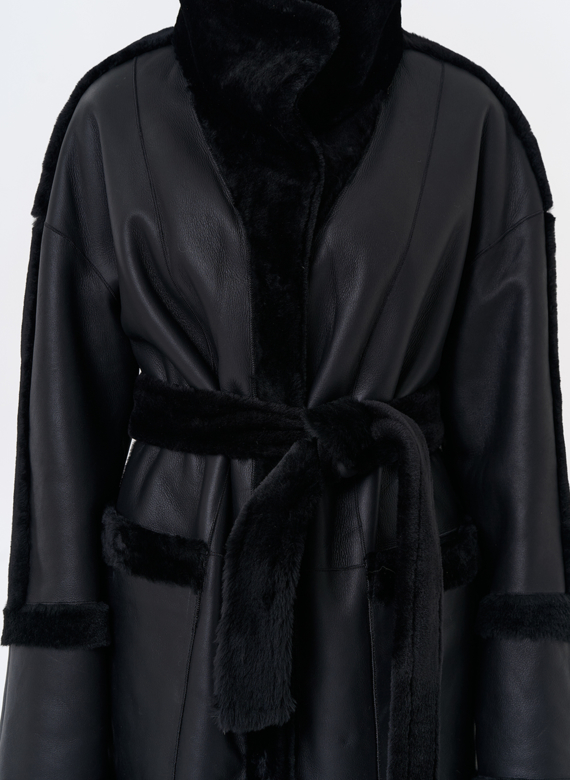 Женская двухсторонняя дубленка с воротником стойкой