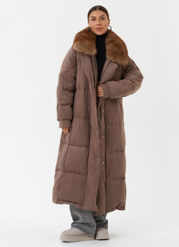 Длинный пуховик с отделкой из меха песца