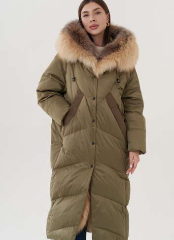 Пуховик с отделкой капюшона из меха лисы 