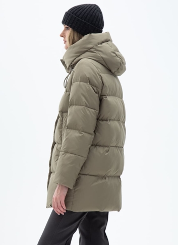 Женский пуховик с капюшоном