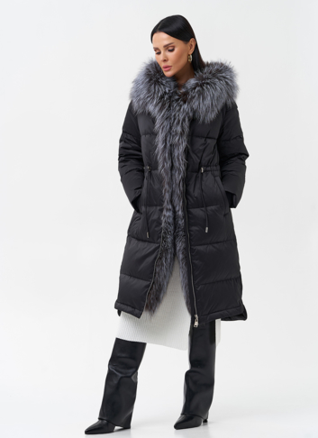 Женский пуховик с отделкой из меха чернобурки