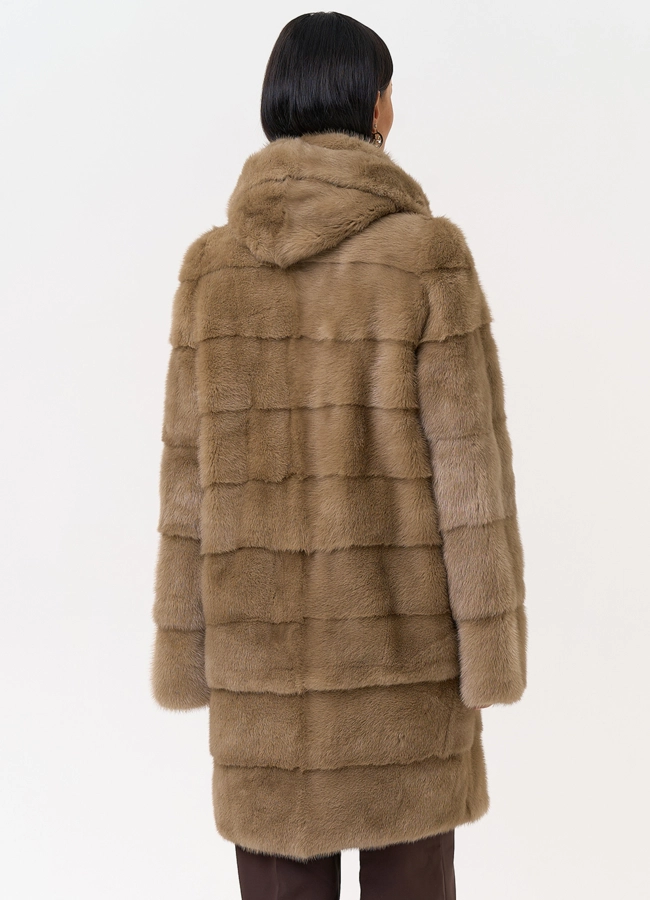 Поперечная норковая шуба с капюшоном модель № 31331 в кредит