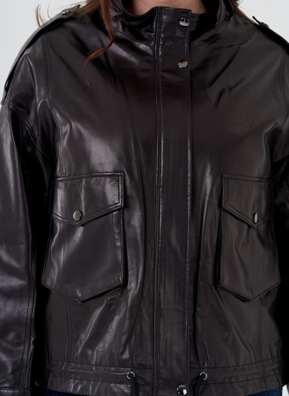 Куртка из натуральной кожи черного цвета