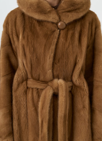 Шуба из меха норки с капюшоном