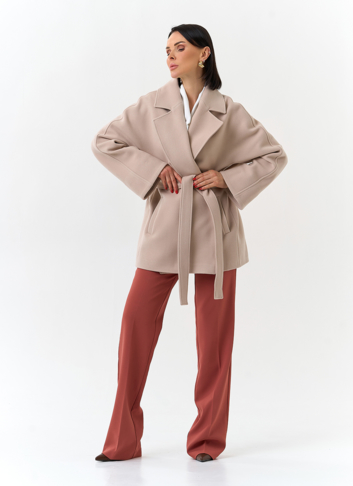 Женское укороченное пальто с английским воротником