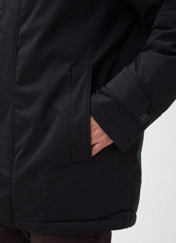 Мужской пуховик с капюшоном из меха енота