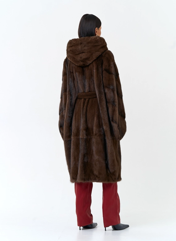 Женская шуба из меха норки с капюшоном фото