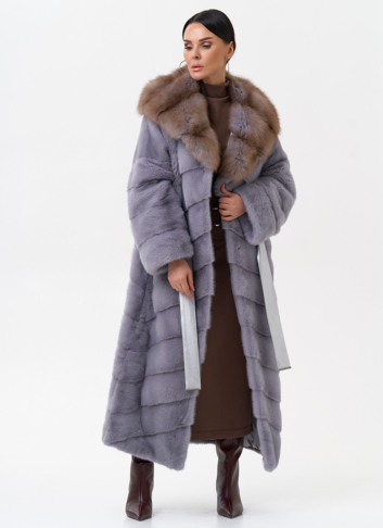 Норковая шуба с капюшоном из меха куницы