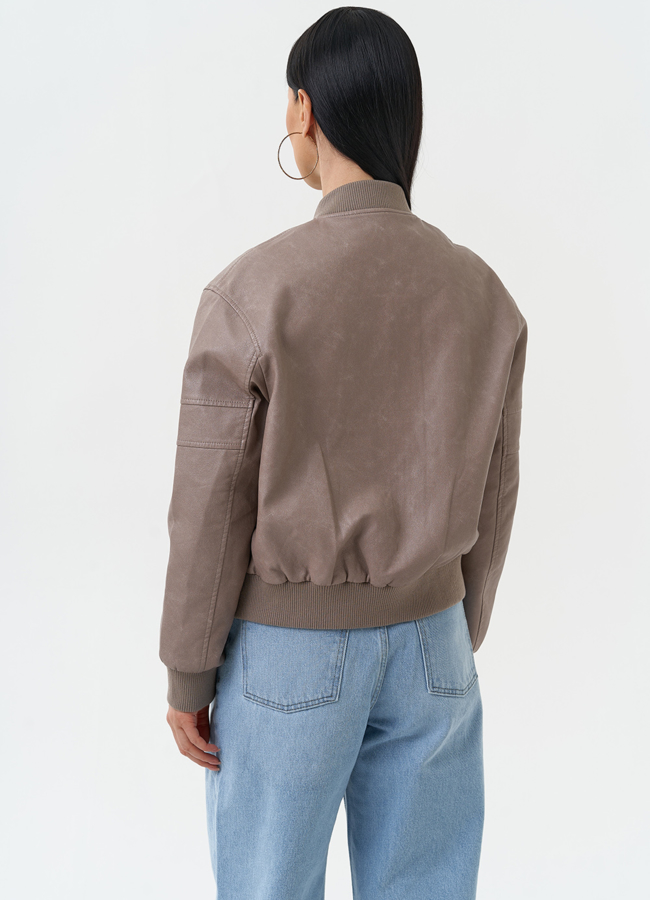 фото Куртка бомбер из эко кожи бежевого цвета модель № 30300