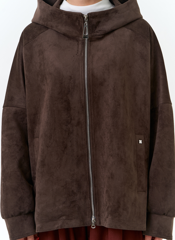 Женская куртка из эко замши с капюшоном