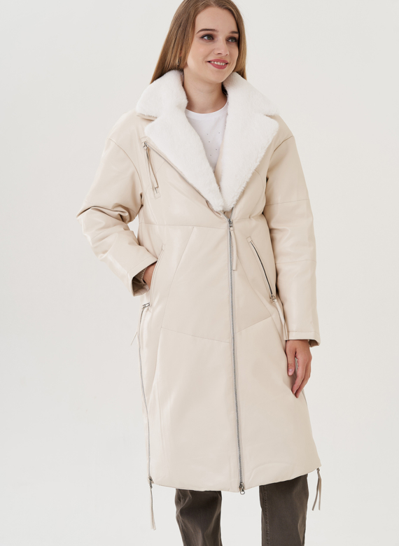 Пуховик женский из эко кожи с английским воротником в светлом цвете