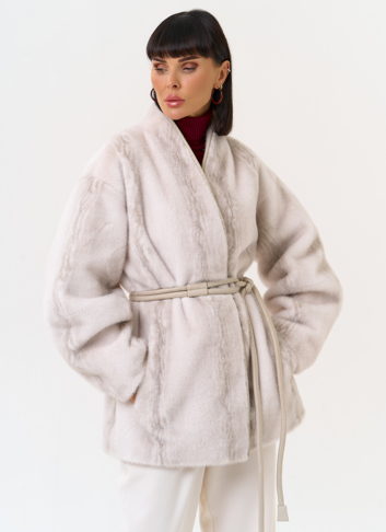 Светлая шуба из эко меха